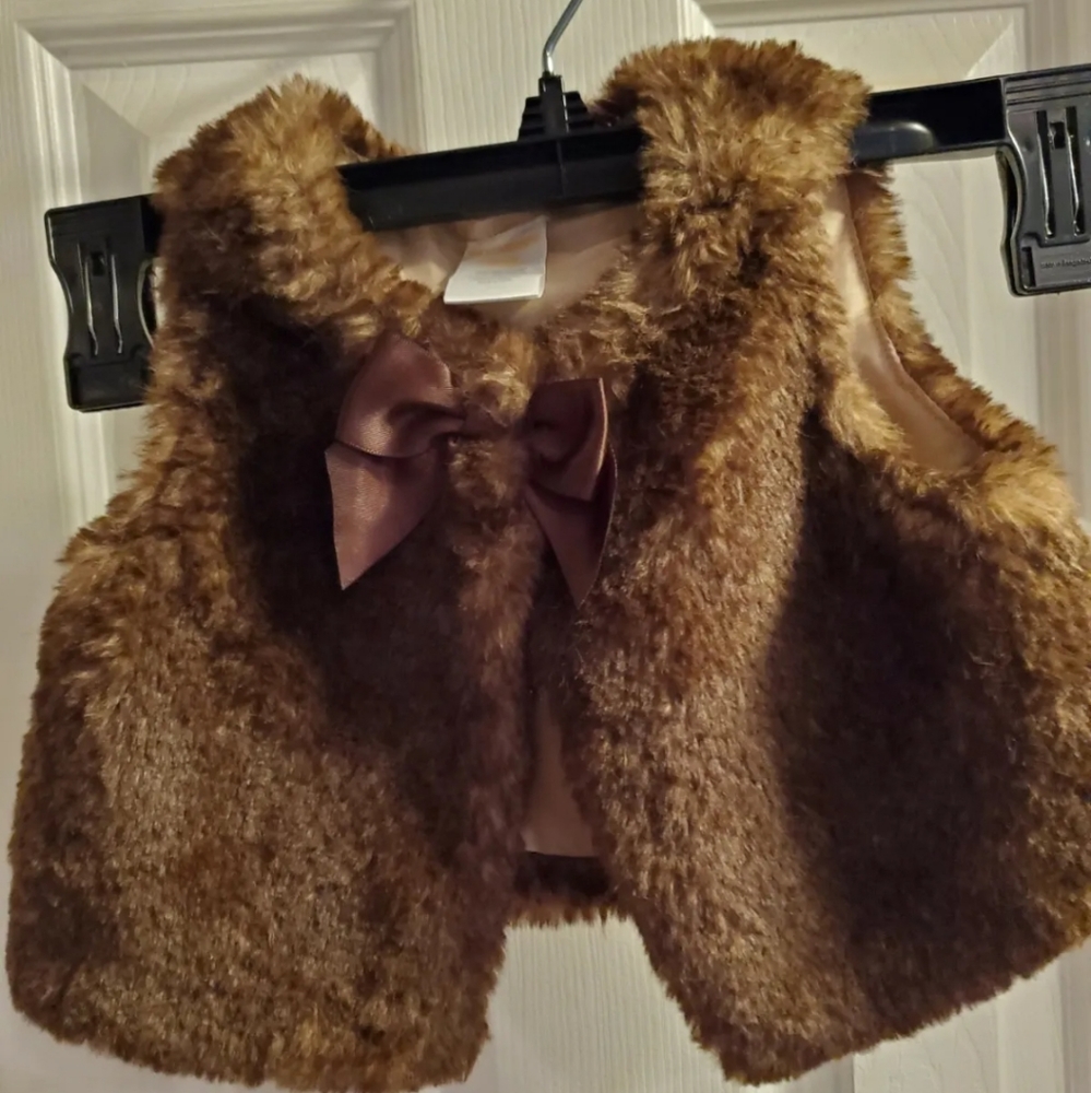 Gymboree sz 12-18 mos, brown furry vest. Super soft! Cute bow on snap closure.